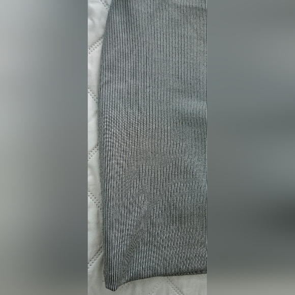 ๐NWOT H&M Classic Gray Knee Length Stretchy Dressy Work Pencil Skirt ๐ - Picture 2 of 6